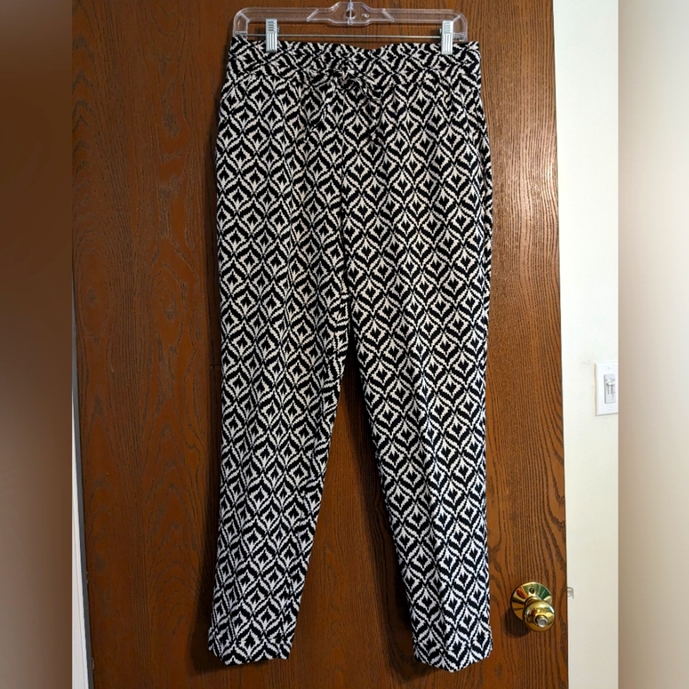 New York & Company Black and white Pattern Pull On cropped Pants